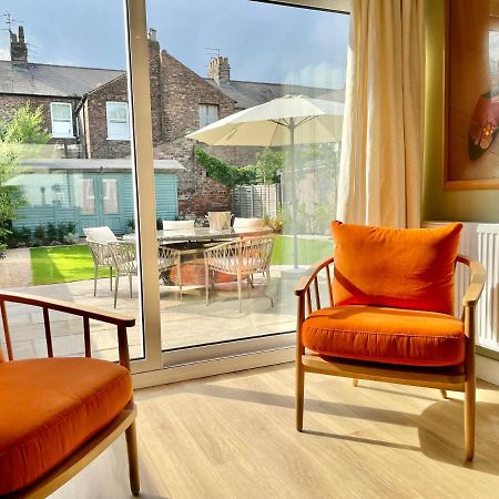 Central Townhouse With Free Off Road Parking And Garden York Extérieur photo
