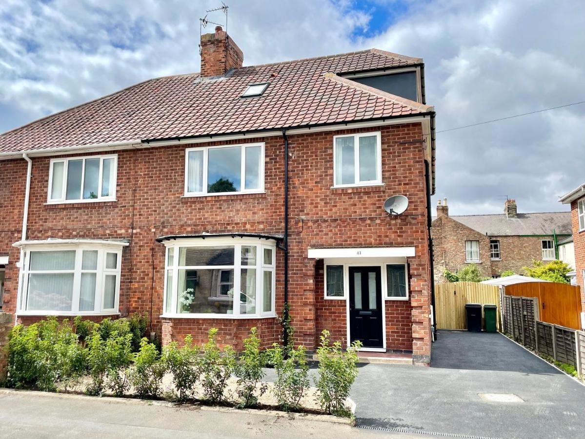 Central Townhouse With Free Off Road Parking And Garden York Extérieur photo