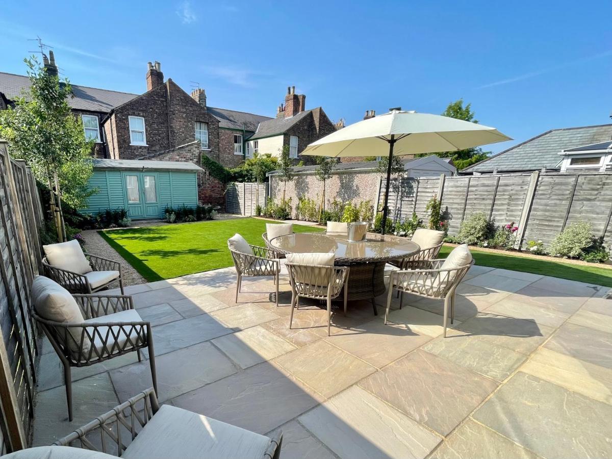 Central Townhouse With Free Off Road Parking And Garden York Extérieur photo