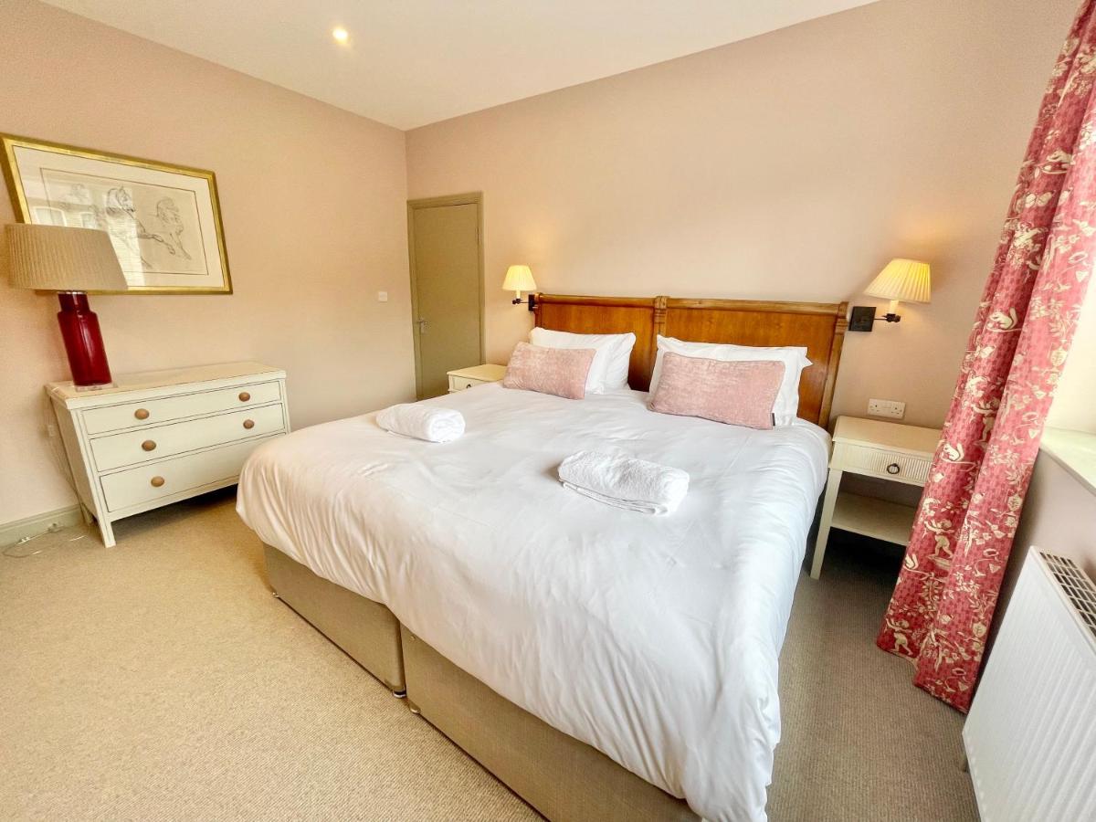 Central Townhouse With Free Off Road Parking And Garden York Extérieur photo