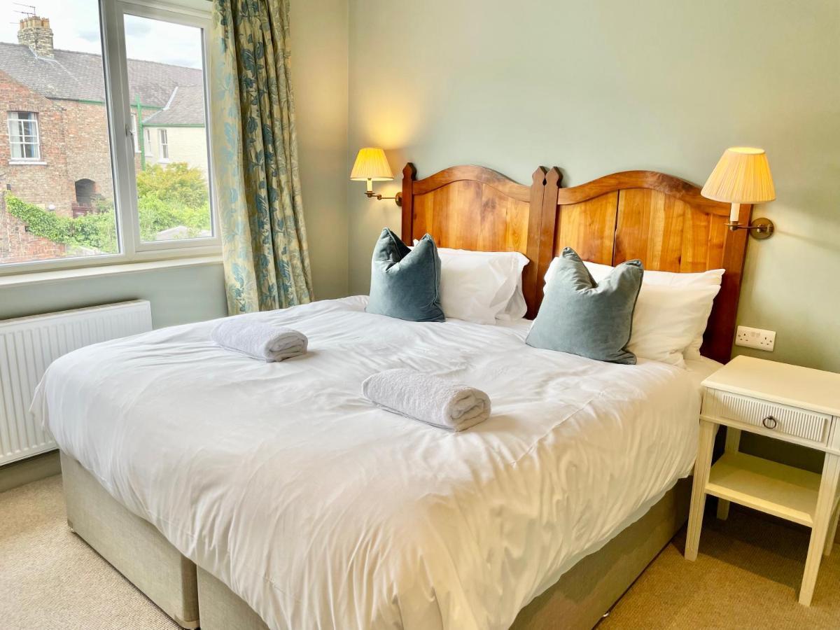 Central Townhouse With Free Off Road Parking And Garden York Extérieur photo