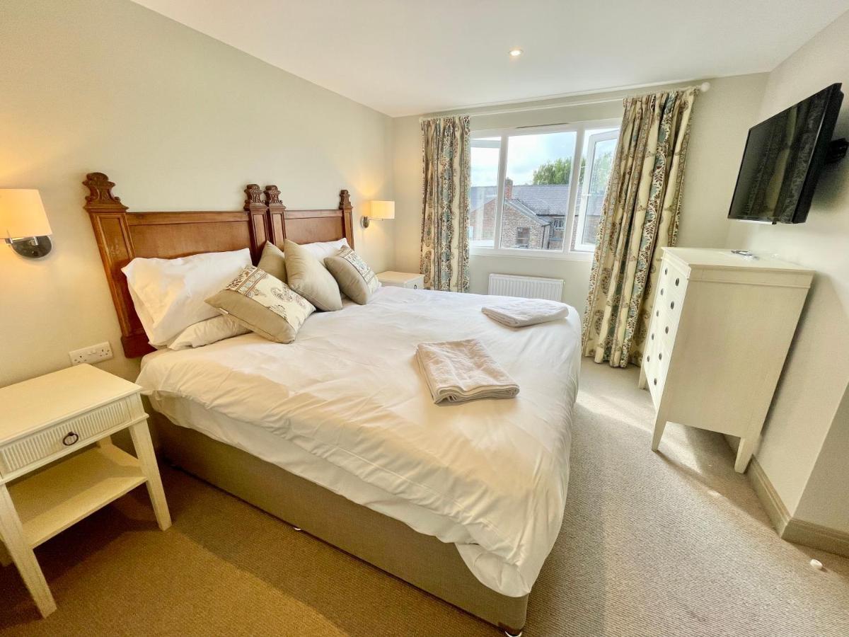 Central Townhouse With Free Off Road Parking And Garden York Extérieur photo