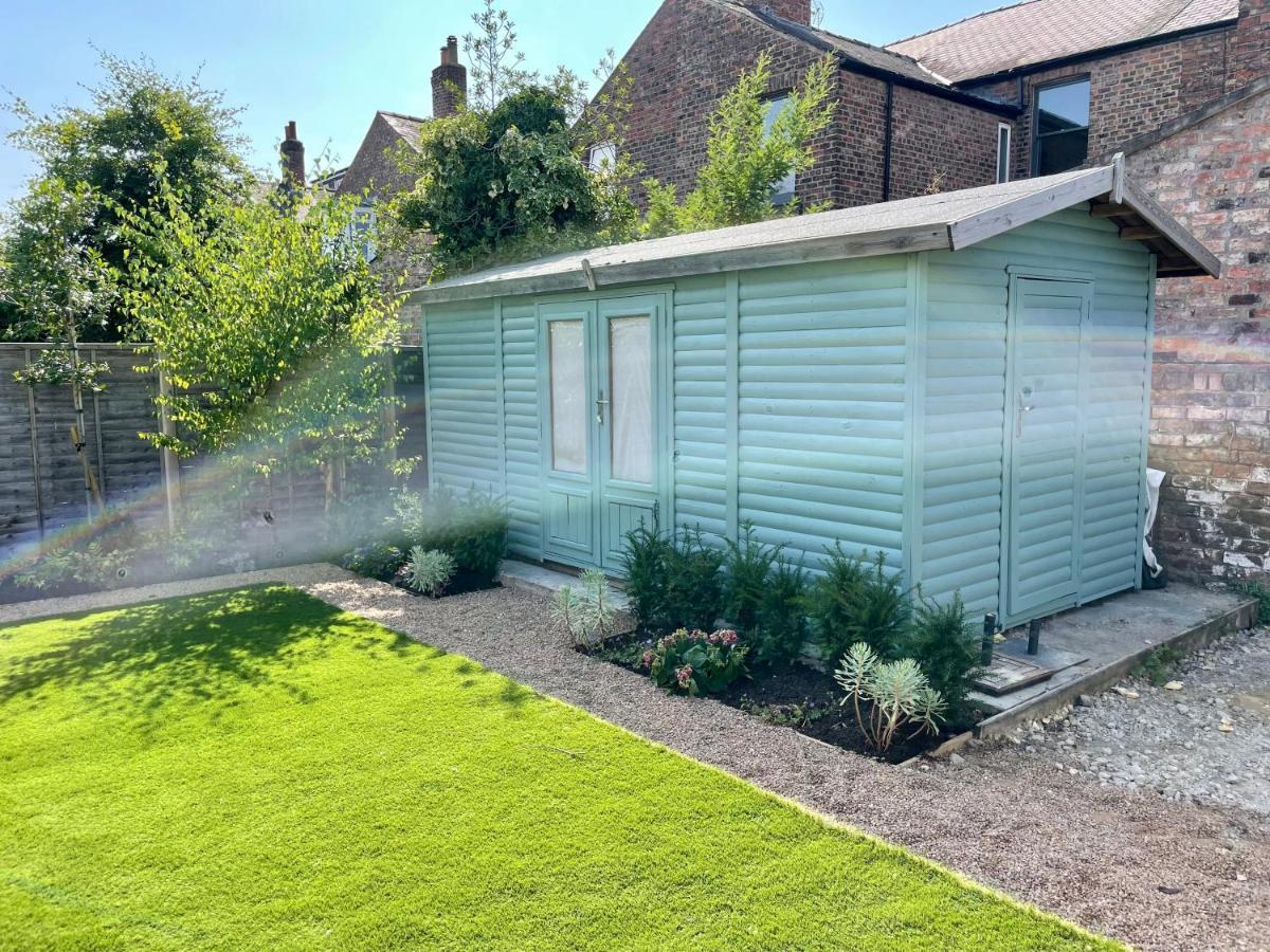 Central Townhouse With Free Off Road Parking And Garden York Extérieur photo