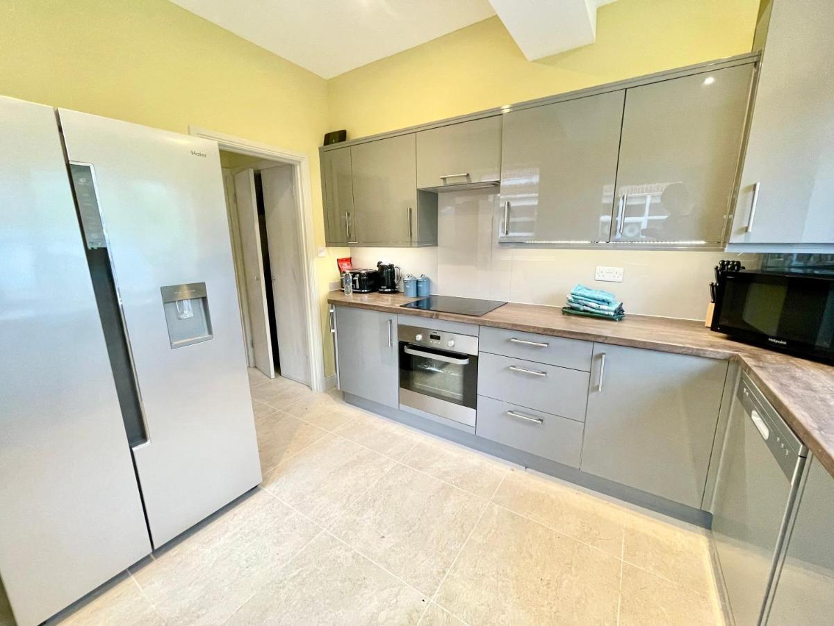 Central Townhouse With Free Off Road Parking And Garden York Extérieur photo