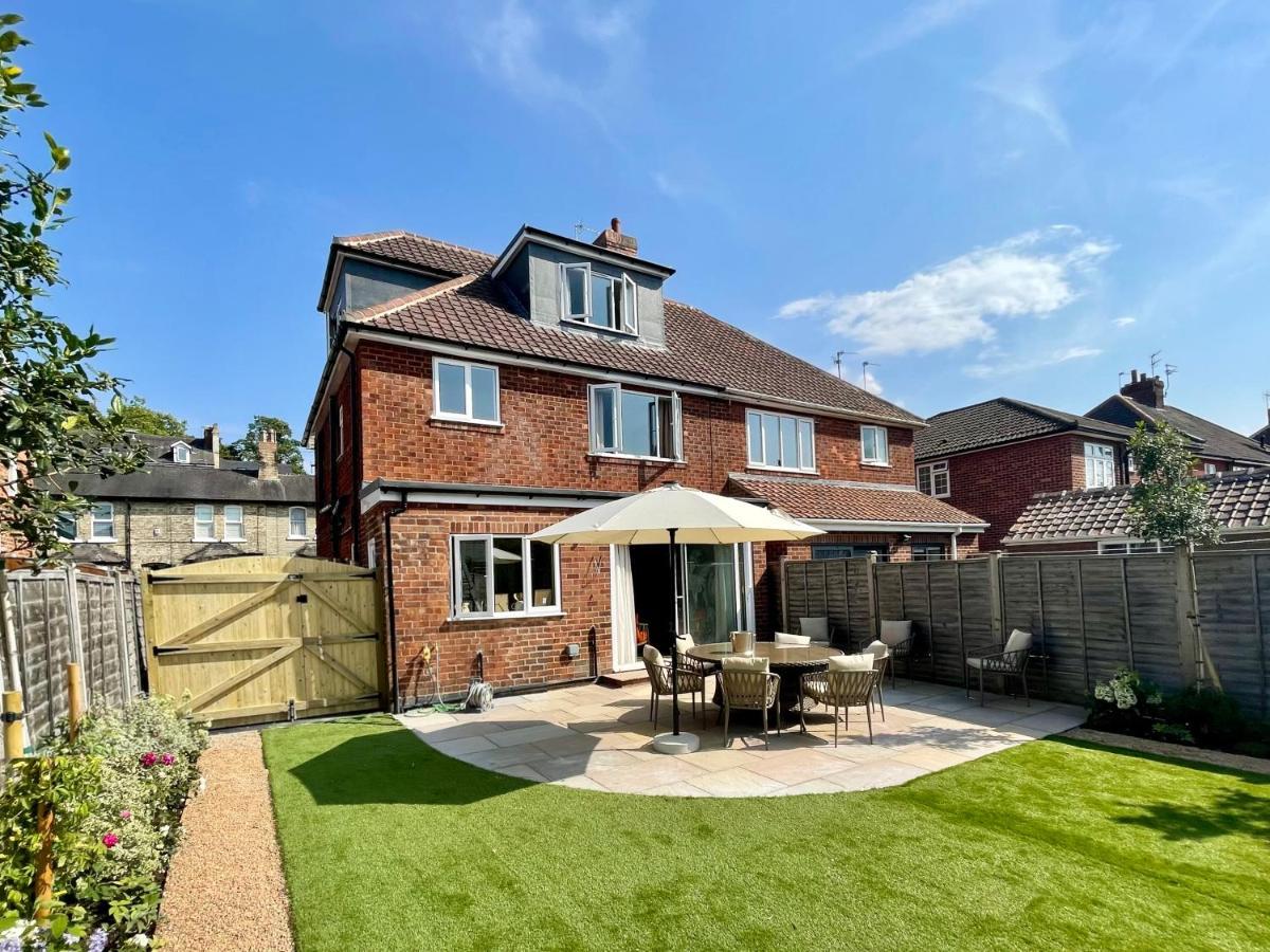 Central Townhouse With Free Off Road Parking And Garden York Extérieur photo