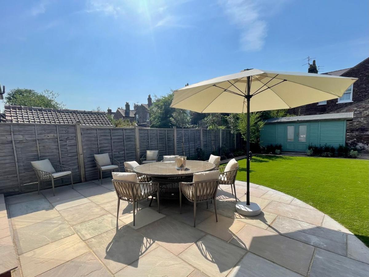 Central Townhouse With Free Off Road Parking And Garden York Extérieur photo