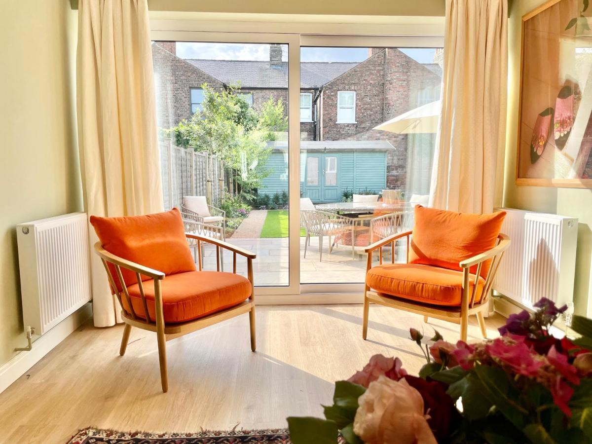 Central Townhouse With Free Off Road Parking And Garden York Extérieur photo