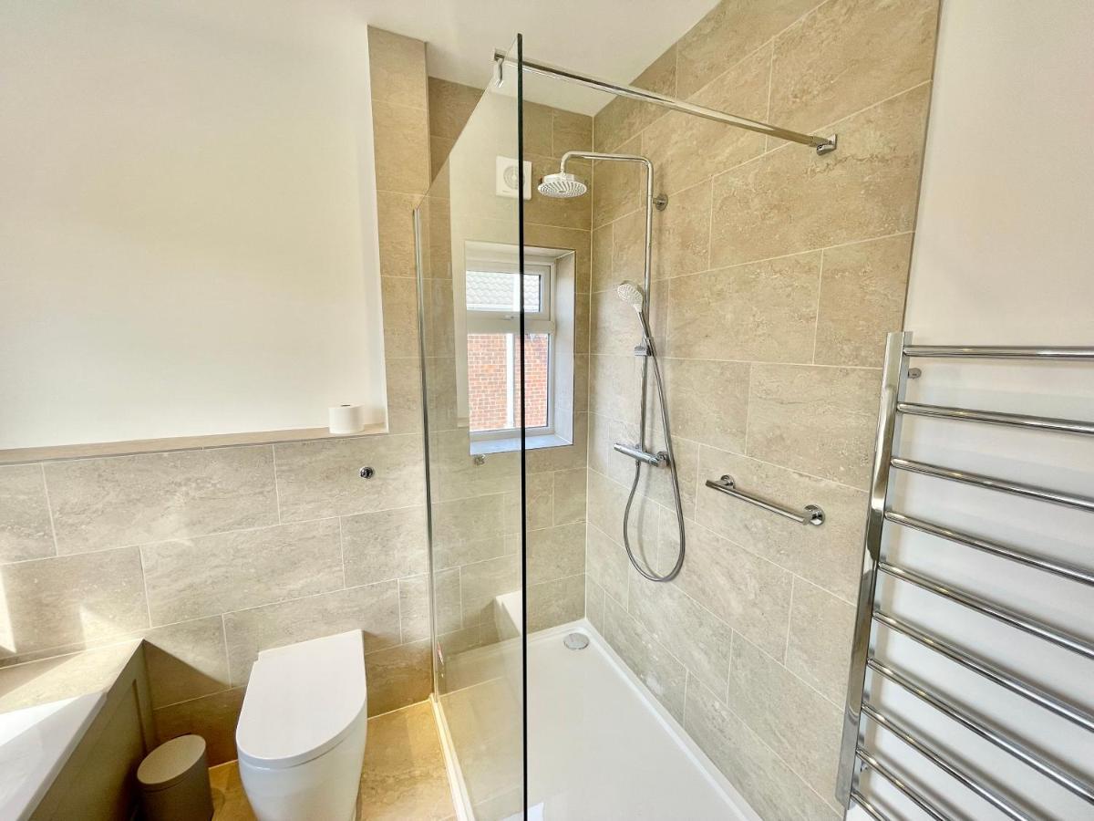 Central Townhouse With Free Off Road Parking And Garden York Extérieur photo
