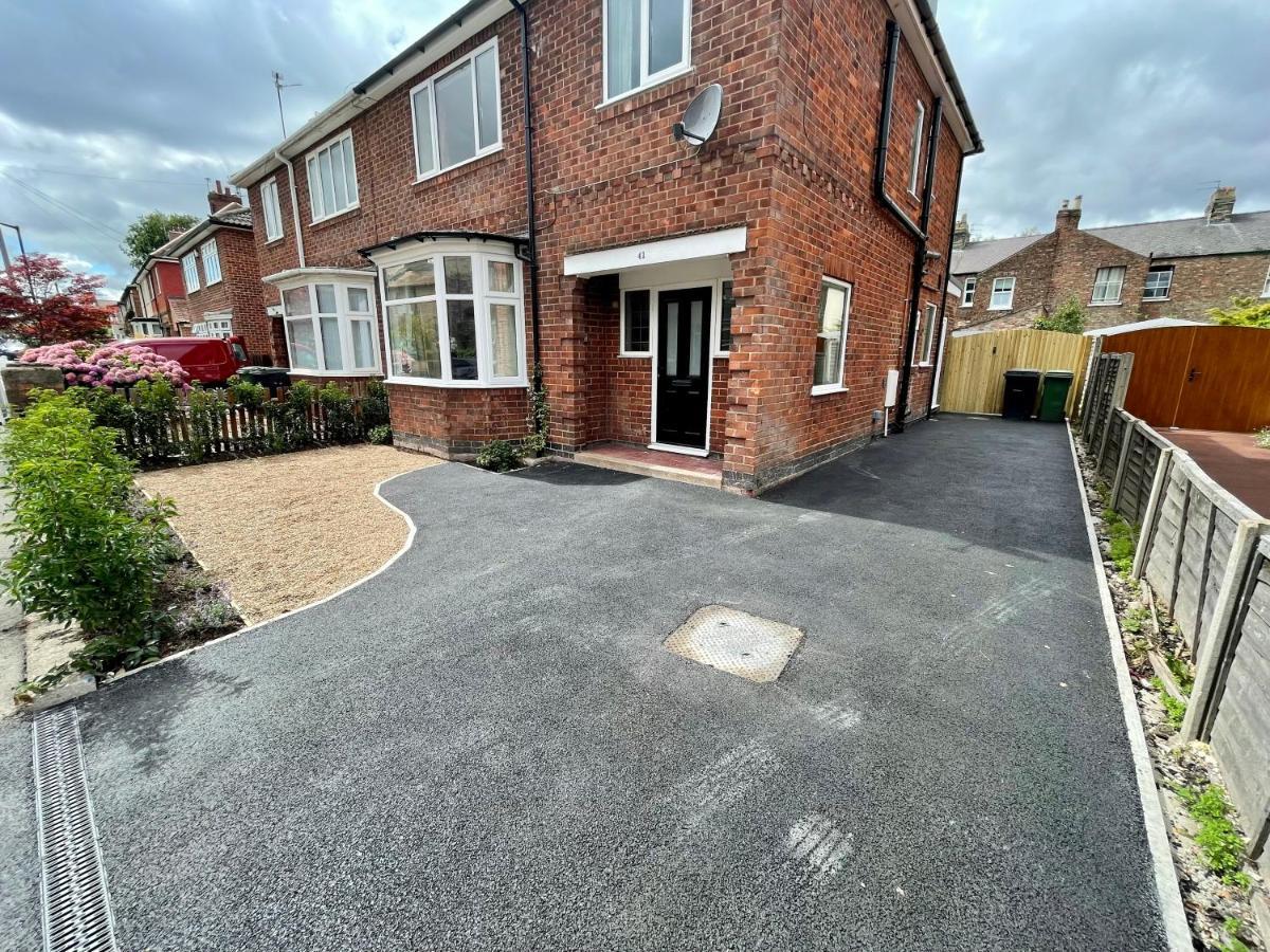 Central Townhouse With Free Off Road Parking And Garden York Extérieur photo