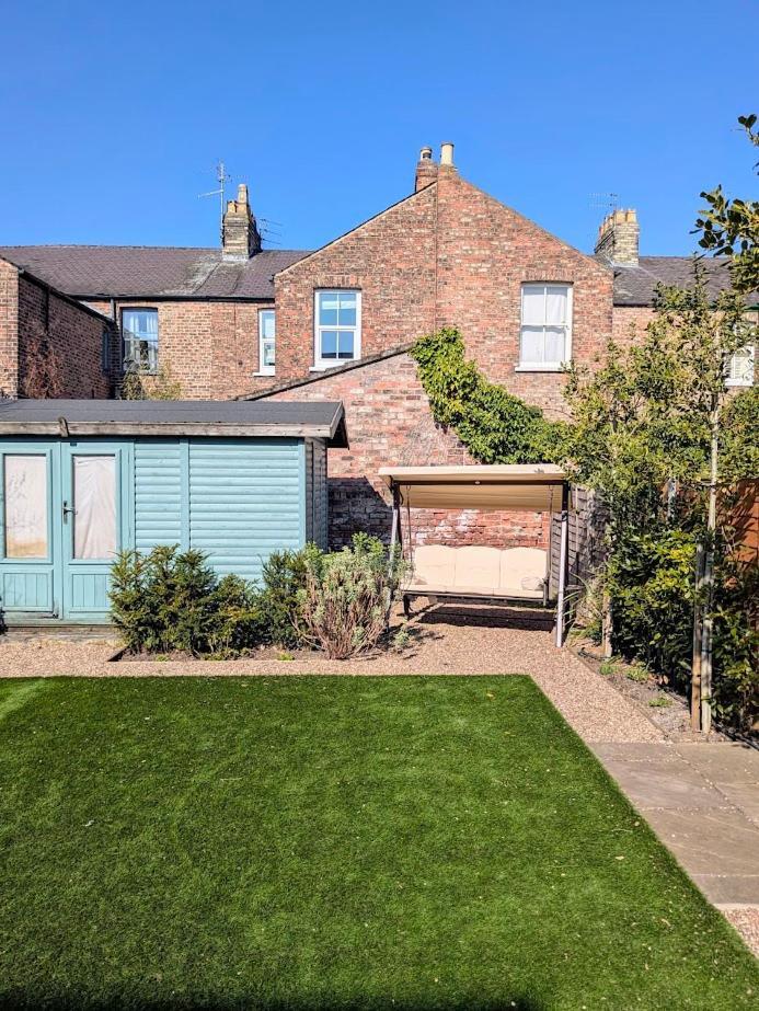 Central Townhouse With Free Off Road Parking And Garden York Extérieur photo